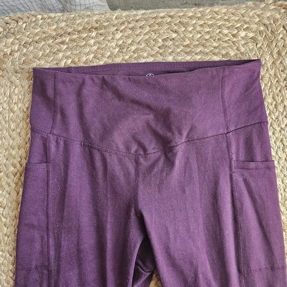 Chic Plum / Marroon Leggings With Pockets - Picture 11 of 12